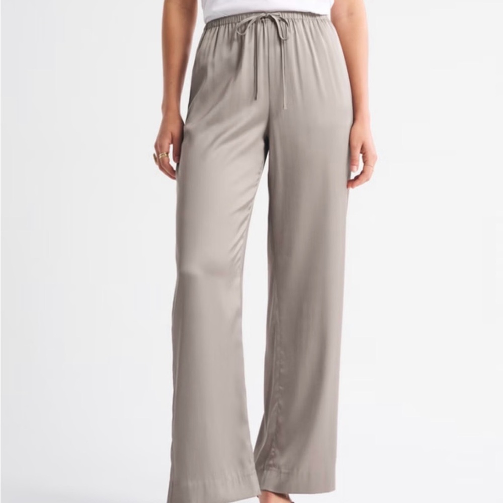 Abercrombie & Fitch Gray Wide-Leg Satin Pants - Picture 2 of 8